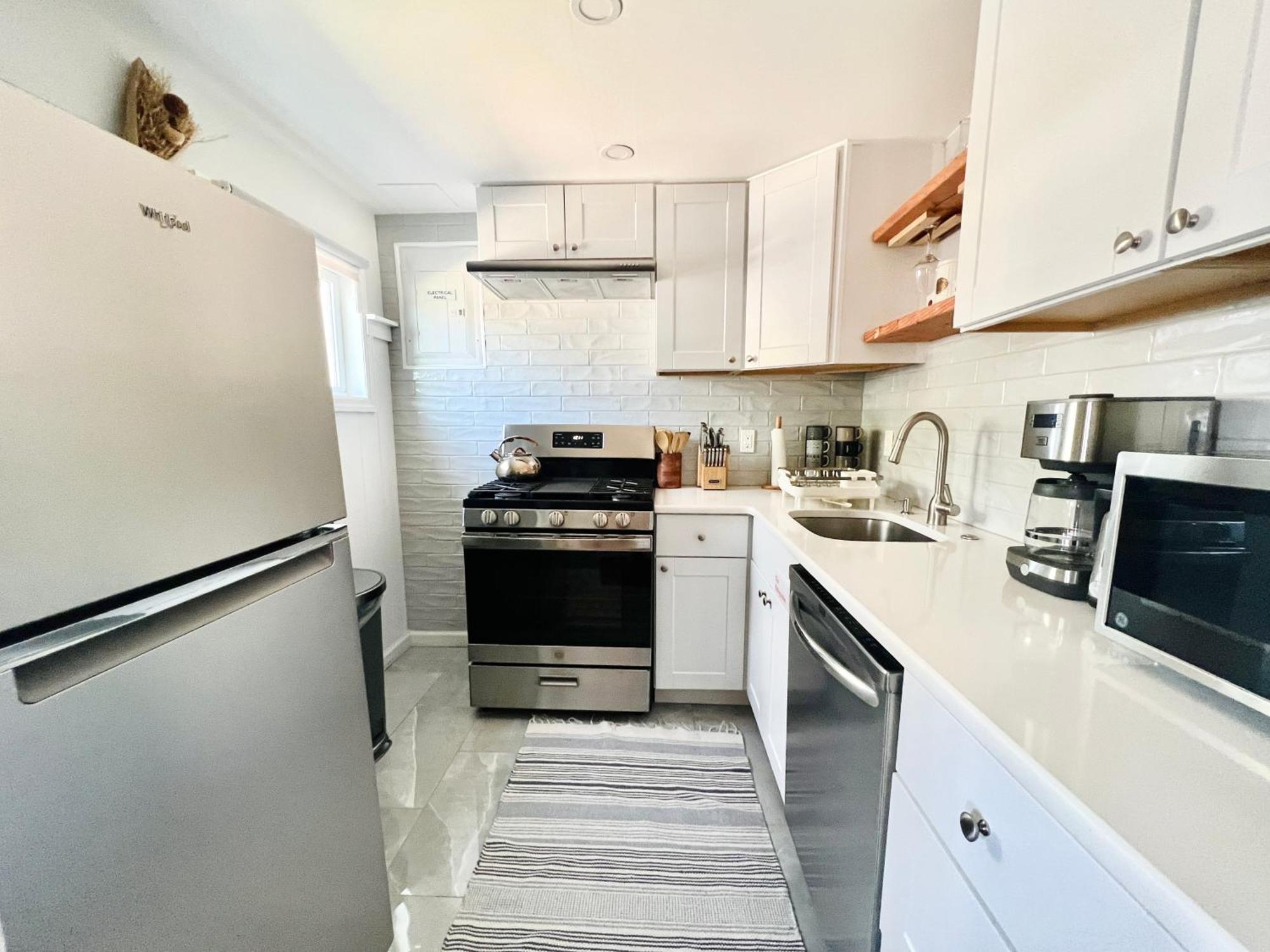 Ultra Modern - Entire 3 Bedroom Apartment - 5 Min Walk To The Beach وايلدوود المظهر الخارجي الصورة