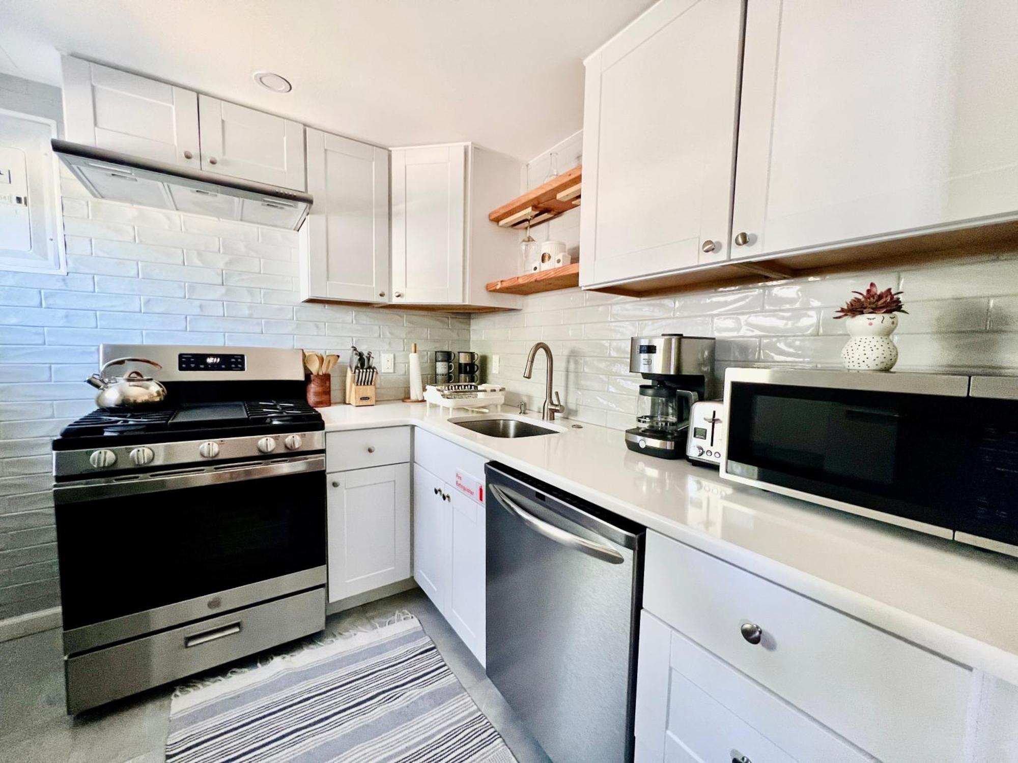 Ultra Modern - Entire 3 Bedroom Apartment - 5 Min Walk To The Beach وايلدوود المظهر الخارجي الصورة